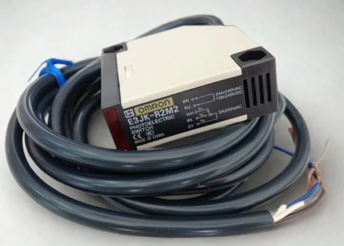 Omron E3JK-R2M2 photoelectric sensor industrial automation component